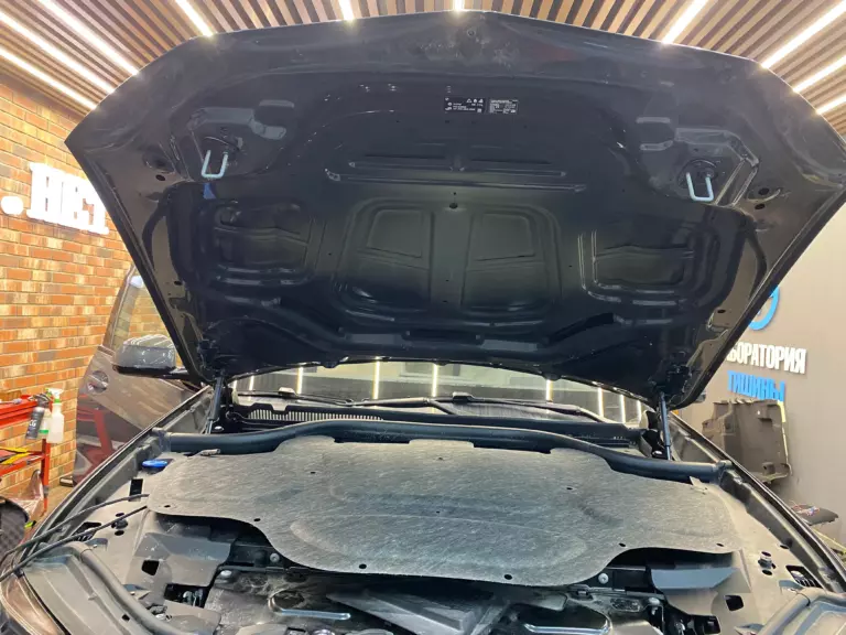 Шумоизоляция капота BMW X5-1