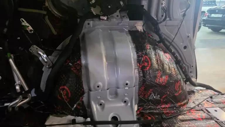 Шумоизоляция багажника GAC M8-5