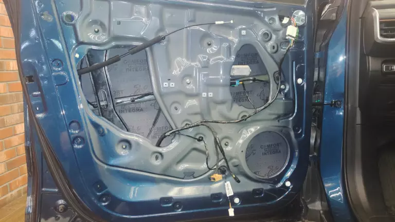 Шумоизоляция дверей Geely Okavango-2