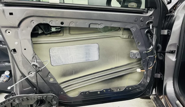 Шумоизоляция двери Mercedes-Benz A-class-1