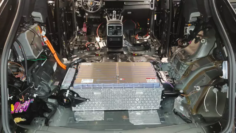 Шумоизоляция багажника Porsche Cayenne 2022-1
