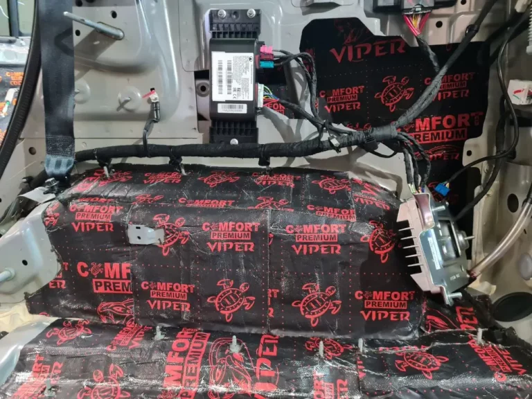Шумоизоляция пола автомобиля TANK