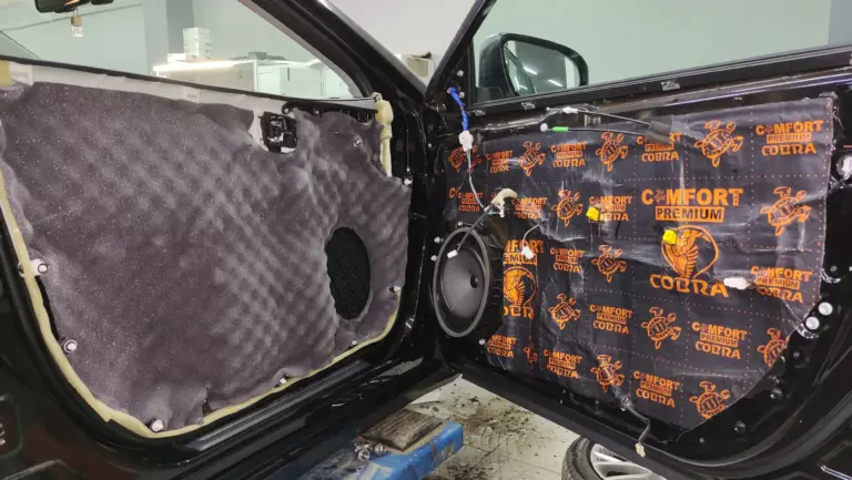 Шумоизоляция дверей Toyota Camry -3