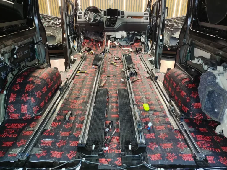 Шумоизоляция пола Toyota Granvia 2020-5