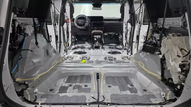 Шумоизоляция пола Toyota Land Cruiser Prado-1