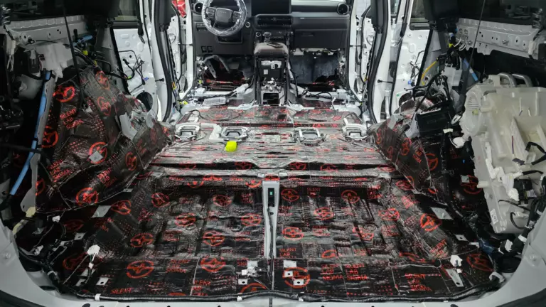 Шумоизоляция пола Toyota Land Cruiser Prado-2