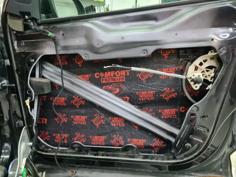 Шумоизоляция дверей Volkswagen Tiguan-1
