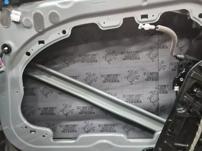 Шумоизоляция дверей Volvo XC60-2