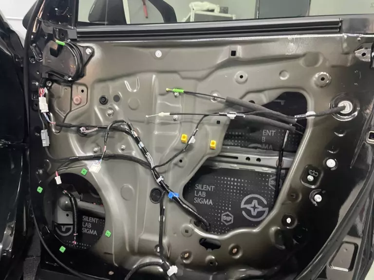 Шумоизоляция дверей Toyota Highlander-2