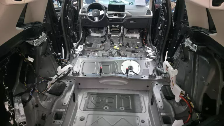 Шумоизоляция пола BMW X3-1